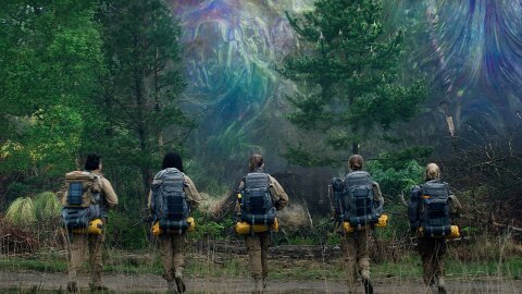 Science team walking into the Shimmer, Annihilation movie backdrop