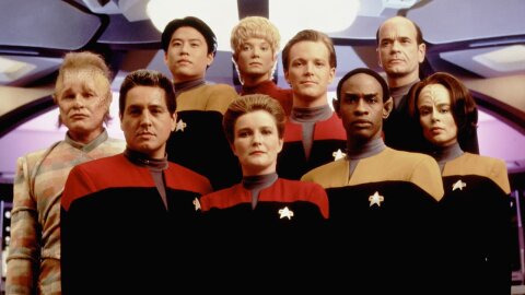 Star Trek Voyager season 1 crew